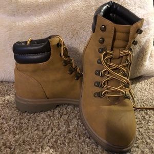 Esprit tan boots